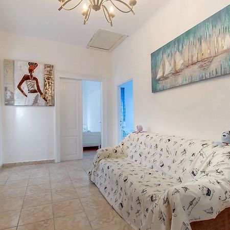 Narcis Central Apartment With Sea & City Views Veli Lošinj Dış mekan fotoğraf