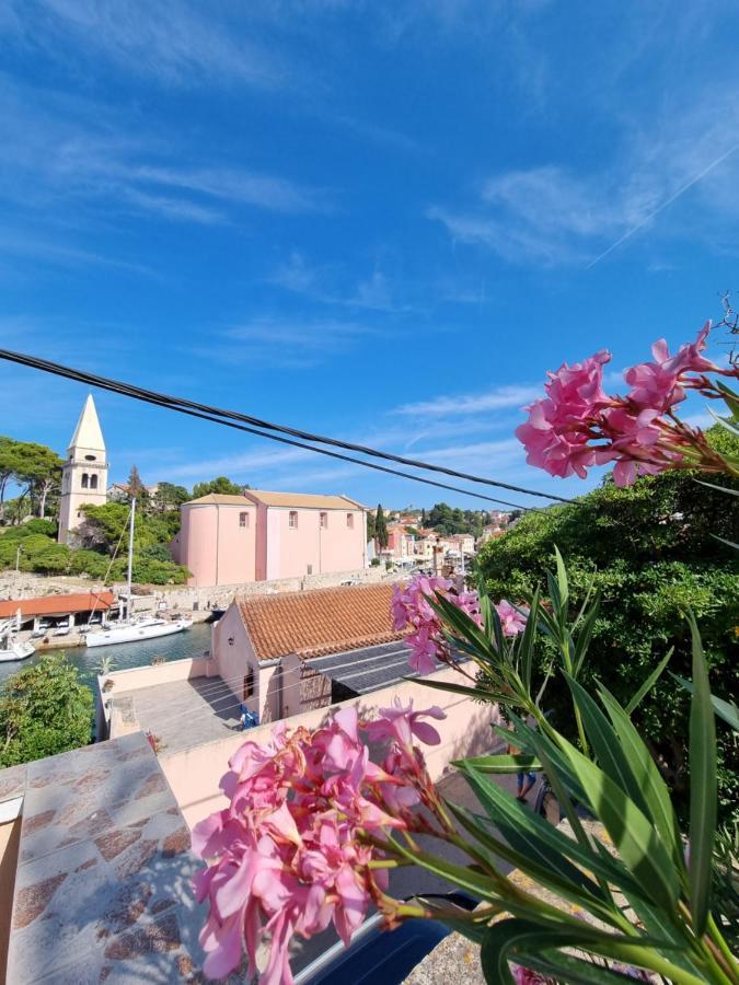 Narcis Central Apartment With Sea & City Views Veli Lošinj Dış mekan fotoğraf