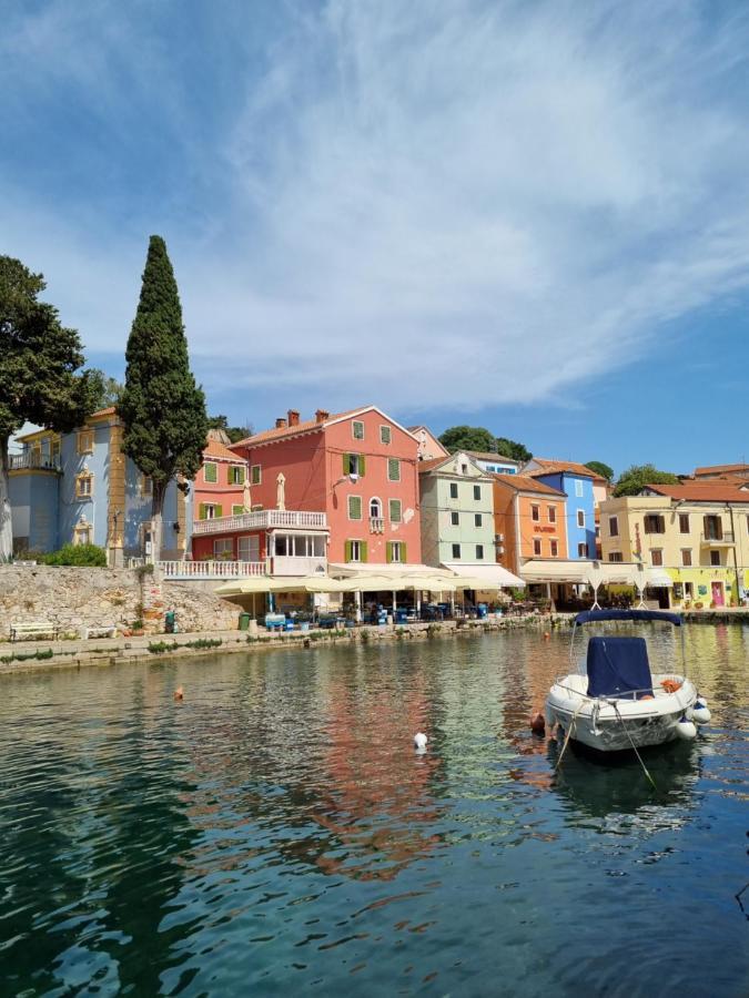 Narcis Central Apartment With Sea & City Views Veli Lošinj Dış mekan fotoğraf