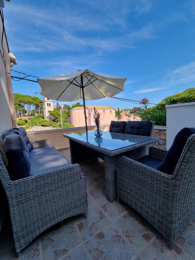 Narcis Central Apartment With Sea & City Views Veli Lošinj Dış mekan fotoğraf