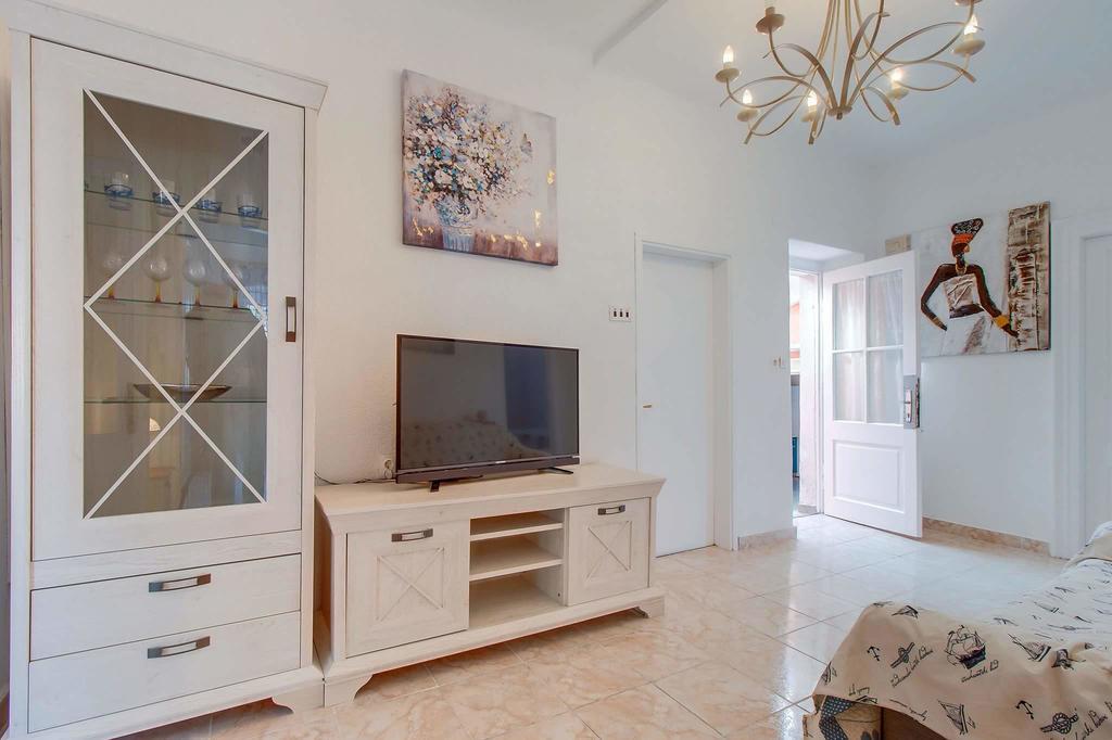 Narcis Central Apartment With Sea & City Views Veli Lošinj Dış mekan fotoğraf