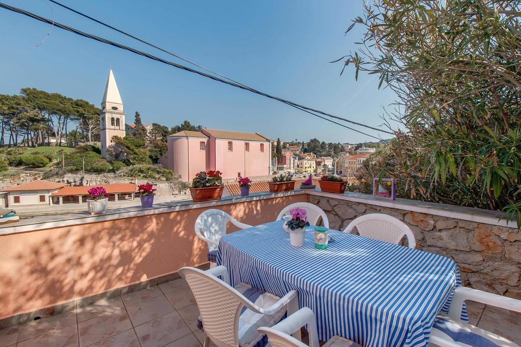 Narcis Central Apartment With Sea & City Views Veli Lošinj Dış mekan fotoğraf