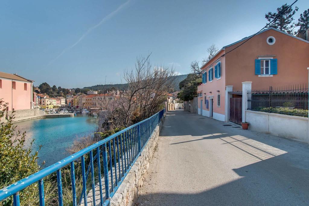 Narcis Central Apartment With Sea & City Views Veli Lošinj Dış mekan fotoğraf